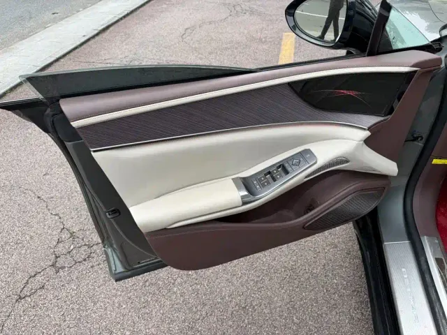 Denza Z9GT — Фото автомобиля 6