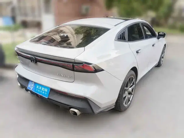 Changan UNI-V — Фото автомобиля 2