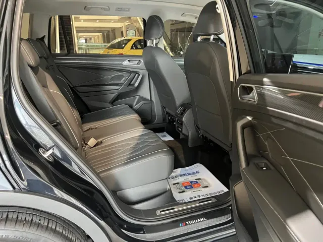 Volkswagen Tiguan L — Фото автомобиля 17