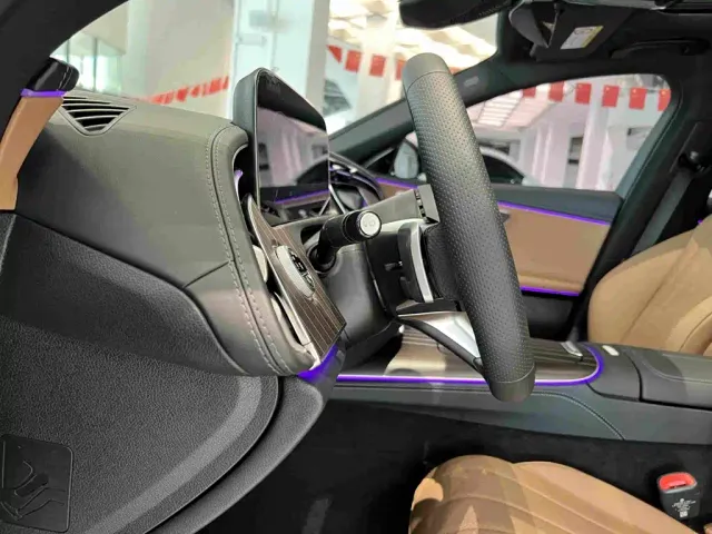 Mercedes-Benz E-Class — Фото автомобиля 24