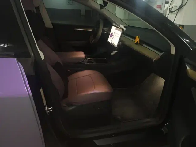 Tesla Model Y — Фото автомобиля 8