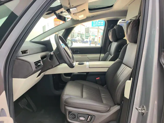 Li Auto MEGA — Фото автомобиля 5