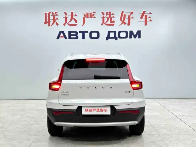 Volvo XC40 — Фото автомобиля 5