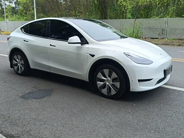 Tesla Model Y — Фото автомобиля 24