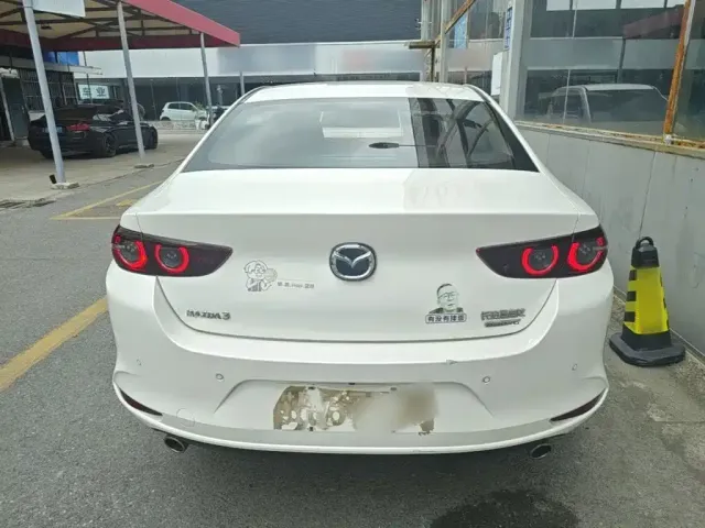 Mazda Axela — Фото автомобиля 5