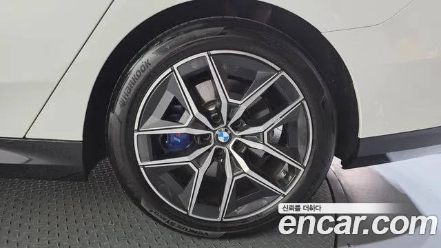 BMW 5 Series — Фото автомобиля 6