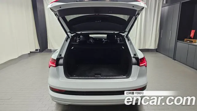 Audi e-tron — Фото автомобиля 23