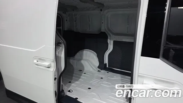 Kia PV5 — Фото автомобиля 12