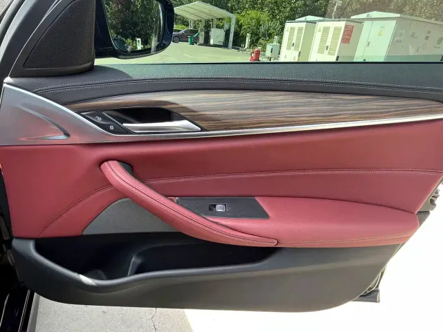 BMW 5 Series — Фото автомобиля 11