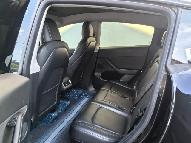 Tesla Model Y — Фото автомобиля 5
