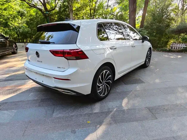 Volkswagen Golf — Фото автомобиля 4