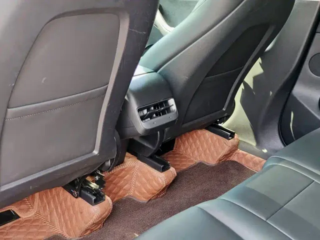 Tesla Model Y — Фото автомобиля 9