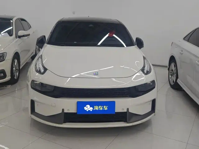 Lynk & Co 03 — Фото автомобиля 2