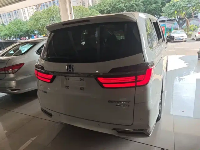 Honda Odyssey — Фото автомобиля 5
