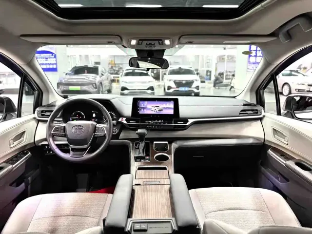 Toyota Sienna — Фото автомобиля 11