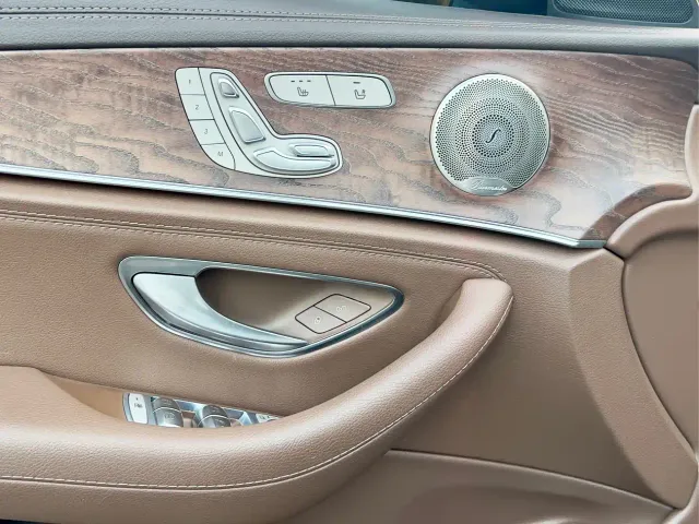 Mercedes-Benz E-Class — Фото автомобиля 15