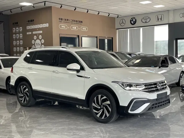Volkswagen Tiguan L — Фото автомобиля 3