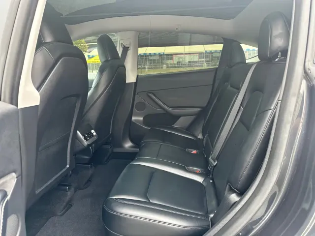 Tesla Model Y — Фото автомобиля 11