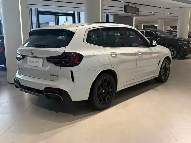 BMW iX3 — Фото автомобиля 4