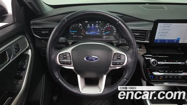 Ford Explorer — Фото автомобиля 14