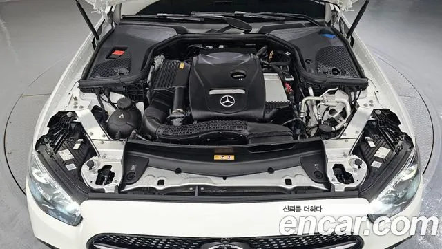 Mercedes-Benz E-Class — Фото автомобиля 4