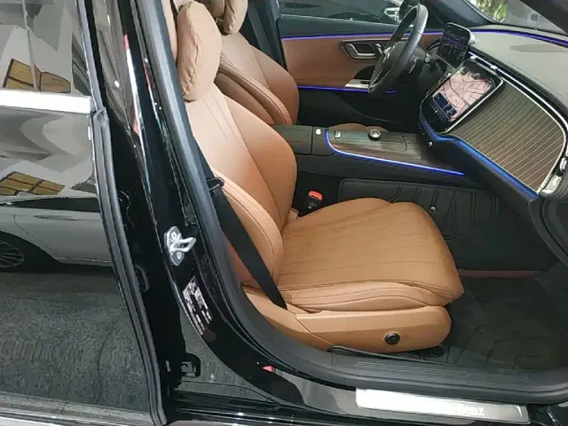 Mercedes-Benz E-Class — Фото автомобиля 24