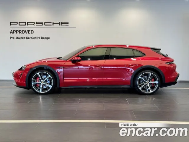 Porsche Taycan — Фото автомобиля 3