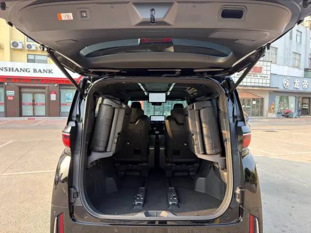 Toyota Vellfire — Фото автомобиля 16