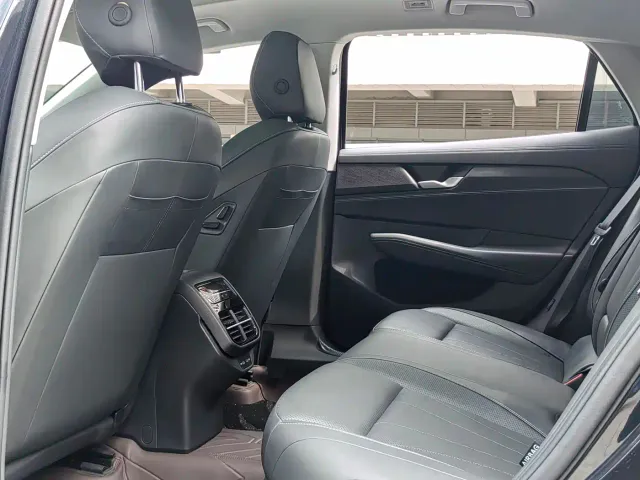 Volkswagen Passat — Фото автомобиля 15