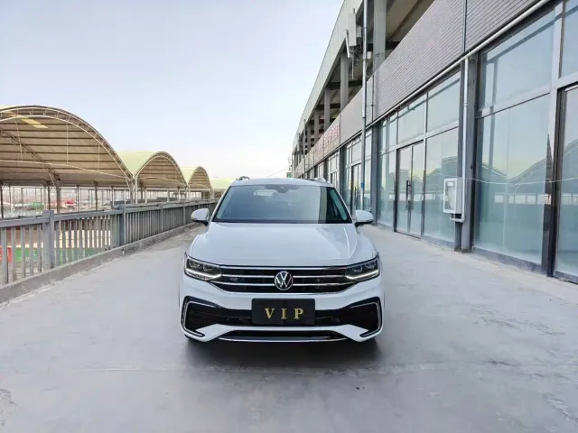 Volkswagen Tiguan L — Фото автомобиля 2