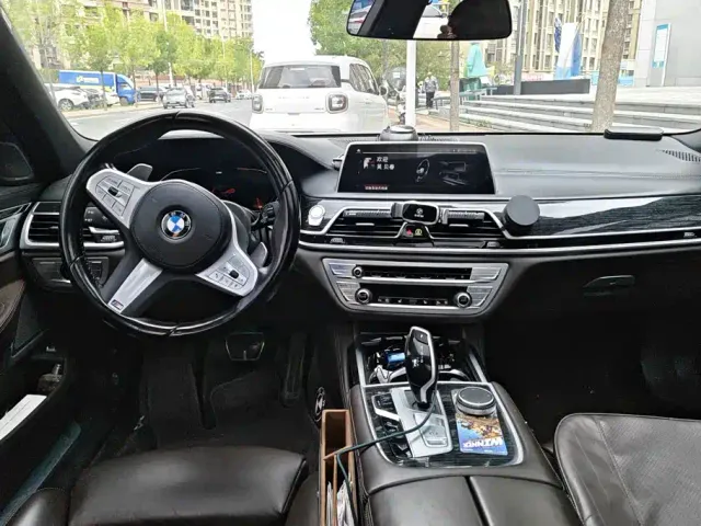 BMW 7 Series — Фото автомобиля 12