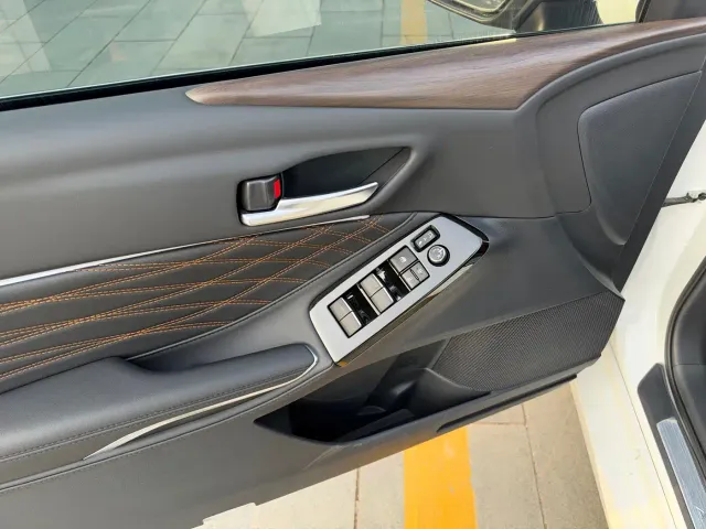 Toyota Avalon — Фото автомобиля 8