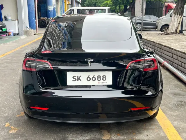 Tesla Model 3 — Фото автомобиля 6
