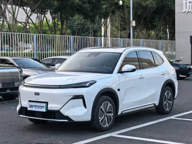 Фотография автомобиля — Geely Galaxy Starship 7 EM-i