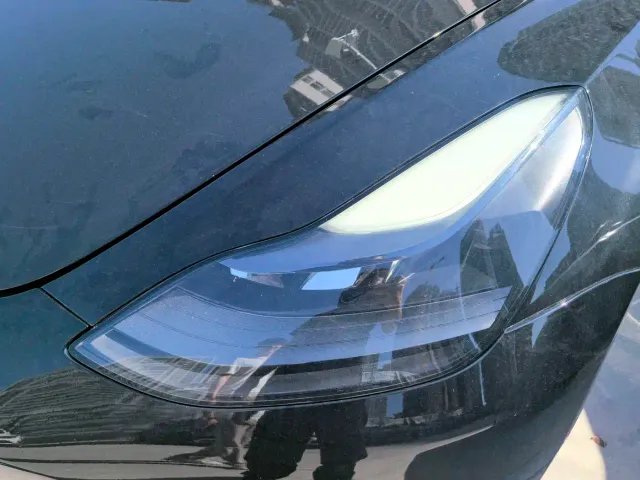 Tesla Model 3 — Фото автомобиля 2
