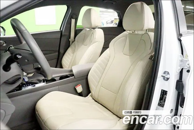 Hyundai Avante CN7 — Фото автомобиля 11