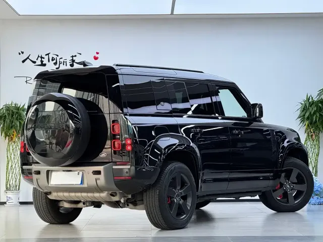Land Rover Defender — Фото автомобиля 3