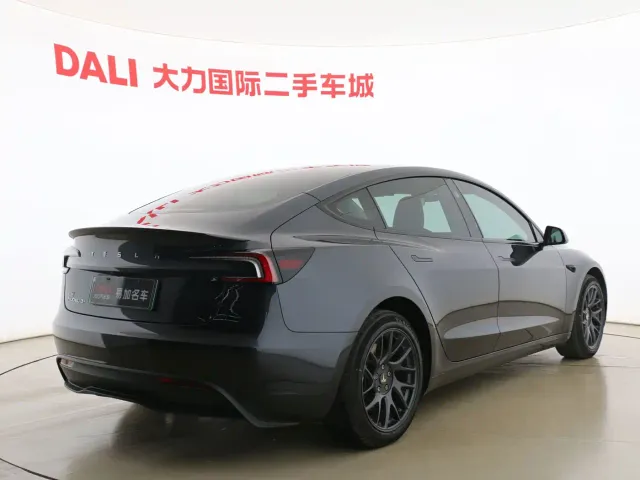 Tesla Model 3 — Фото автомобиля 14