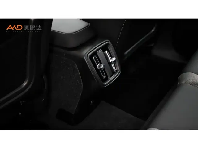 Volvo XC40 — Фото автомобиля 9