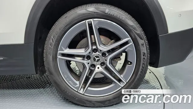 Mercedes-Benz GLB-Class — Фото автомобиля 21