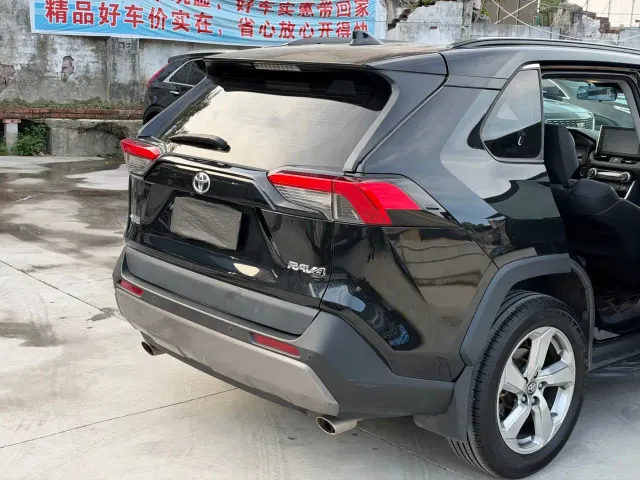 Toyota RAV4 — Фото автомобиля 19