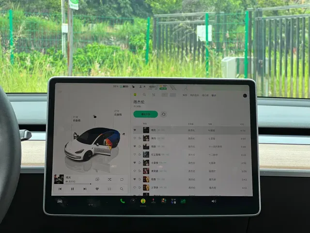 Tesla Model 3 — Фото автомобиля 11