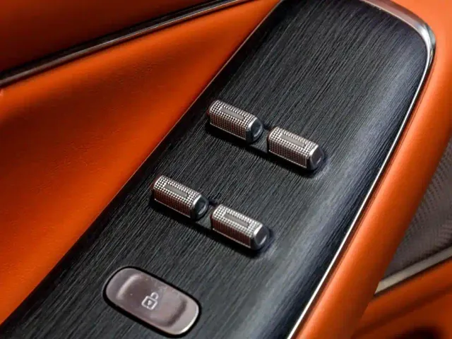 Aito M8 — Фото автомобиля 11