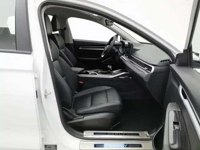 Geely Emgrand — Фото автомобиля 23
