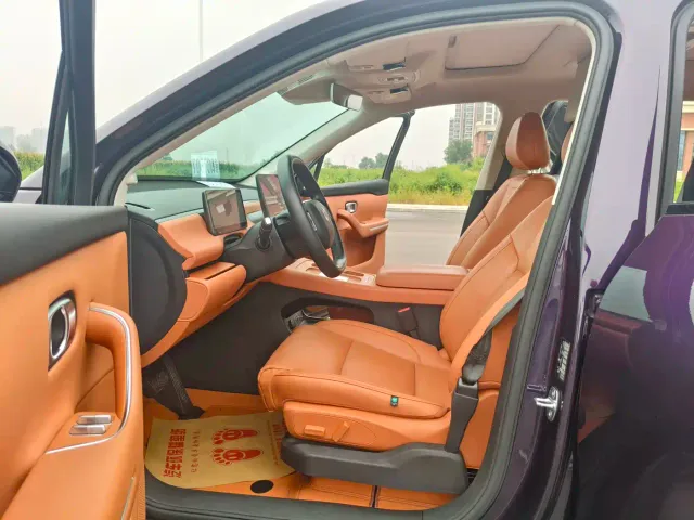 Leapmotor C16 — Фото автомобиля 12