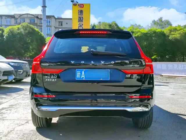 Volvo XC60 — Фото автомобиля 5