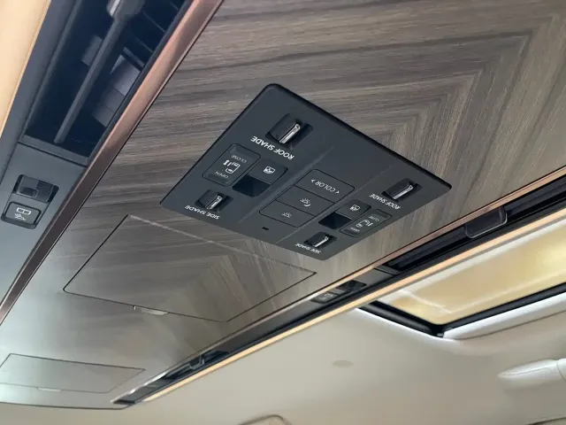 Lexus LM — Фото автомобиля 18