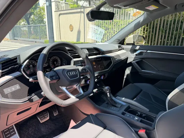 Audi Q3 — Фото автомобиля 12