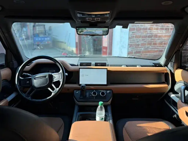 Land Rover Defender — Фото автомобиля 4