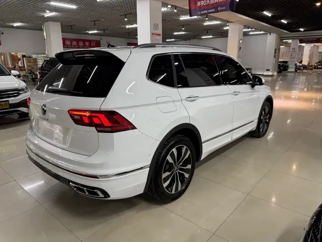 Volkswagen Tiguan L — Фото автомобиля 10